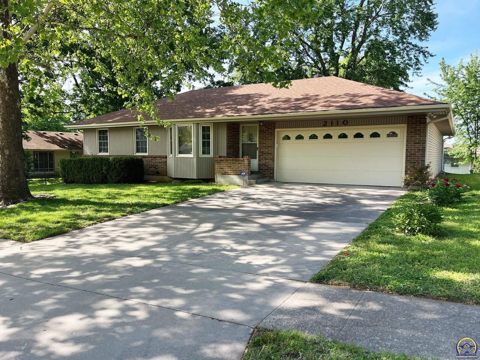 Property Photo:  2110 SE 36th St  KS 66605 