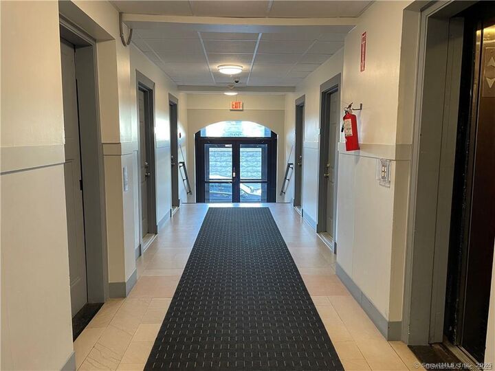 Property Photo:  213 Golden Hill Street 4D  CT 06604 
