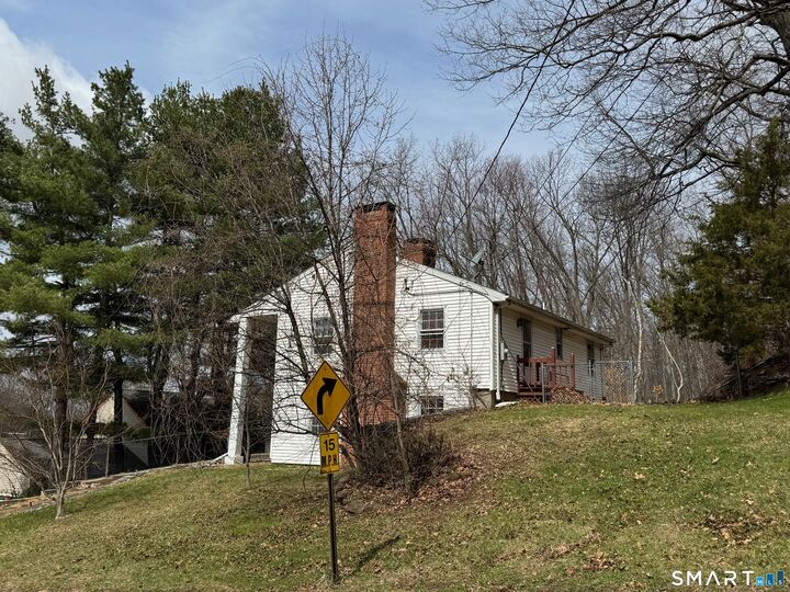 Property Photo:  32 Arnold Drive  CT 06108 