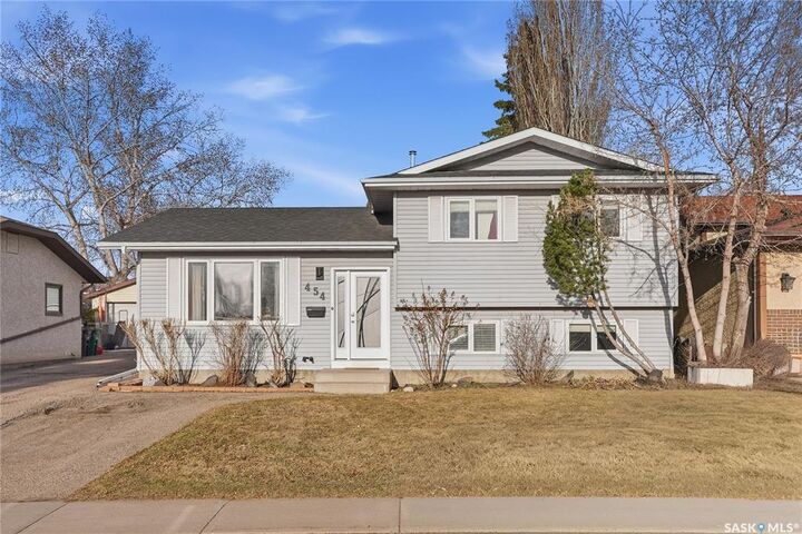 Property Photo:  454 Konihowski Road  SK S7S 1A4 