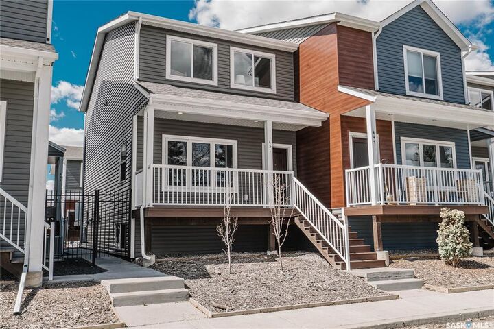 Property Photo:  451 L Avenue S  SK S7M 5Y6 