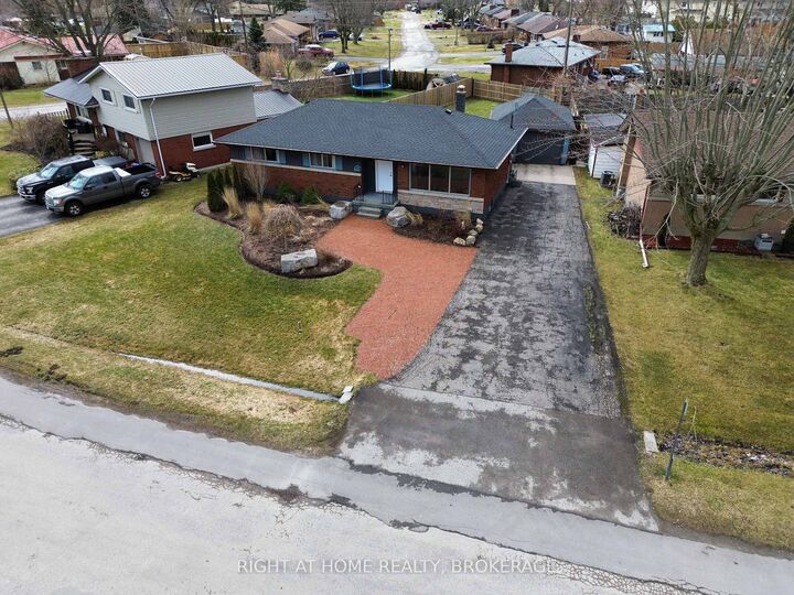 Property Photo: 105 Glenwood Parkway ON L3B 5M7