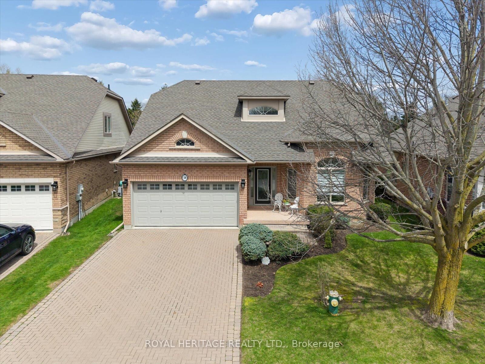 Property Photo: 38 Briar Gate Way ON L9R 2A4