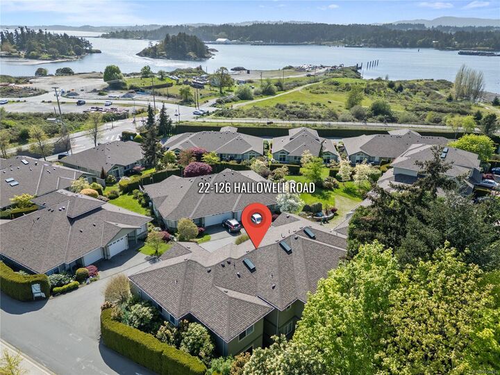 Property Photo:  126 Hallowell Rd 22  BC V9A 7K2 