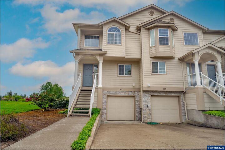 Property Photo: 332 Crystal Springs Ln N OR 97303