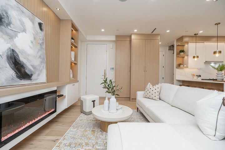 Property Photo:  150 E 51st Avenue 2  BC V5X 1C3 