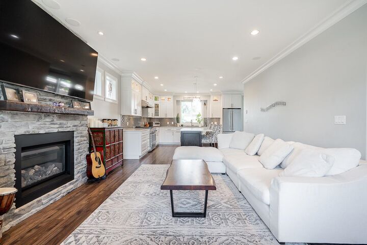 Property Photo: 374 Simpson Street BC V3L 3J9