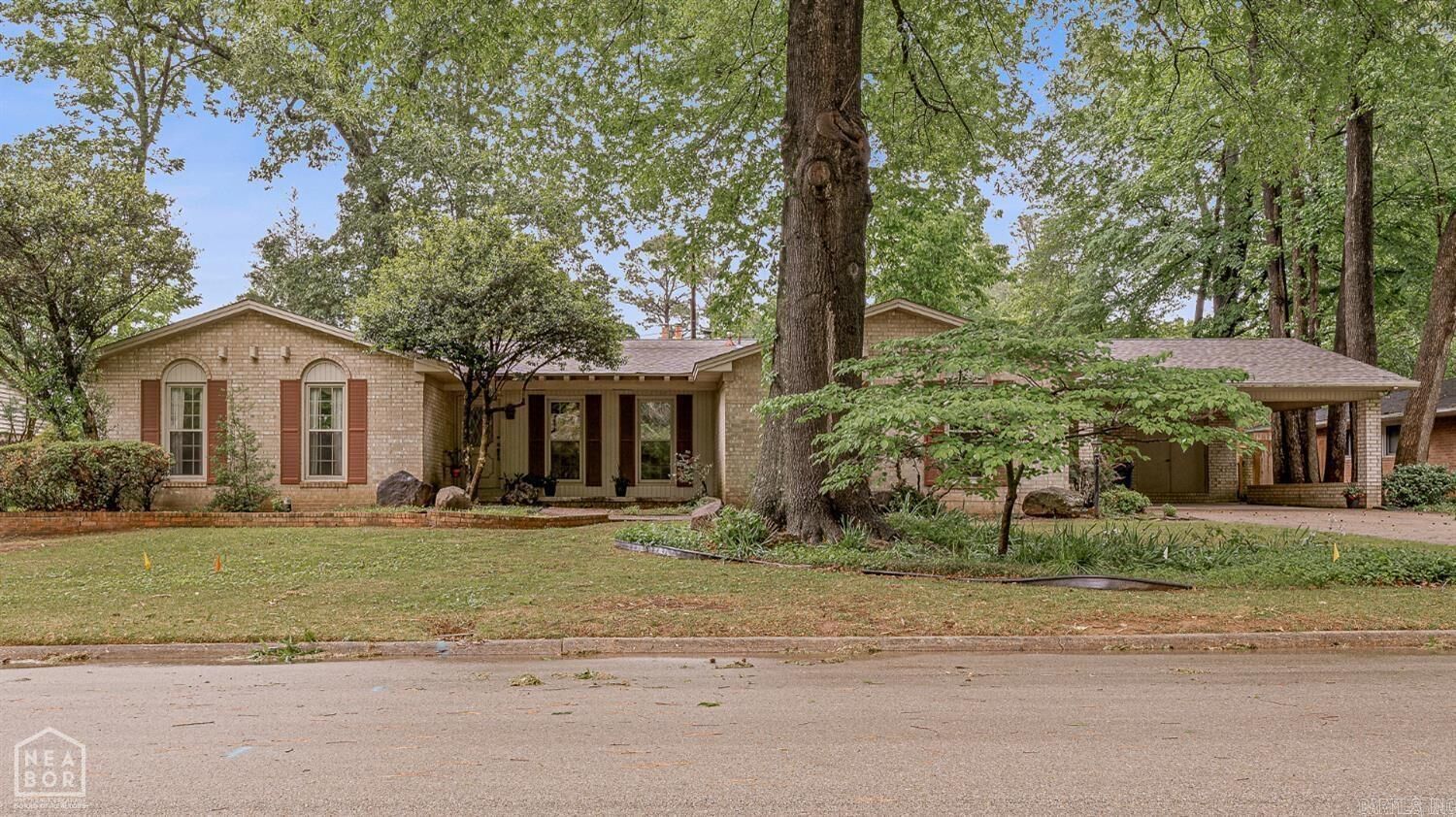 Property Photo:  1402 Twin Oaks Avenue  AR 72401 