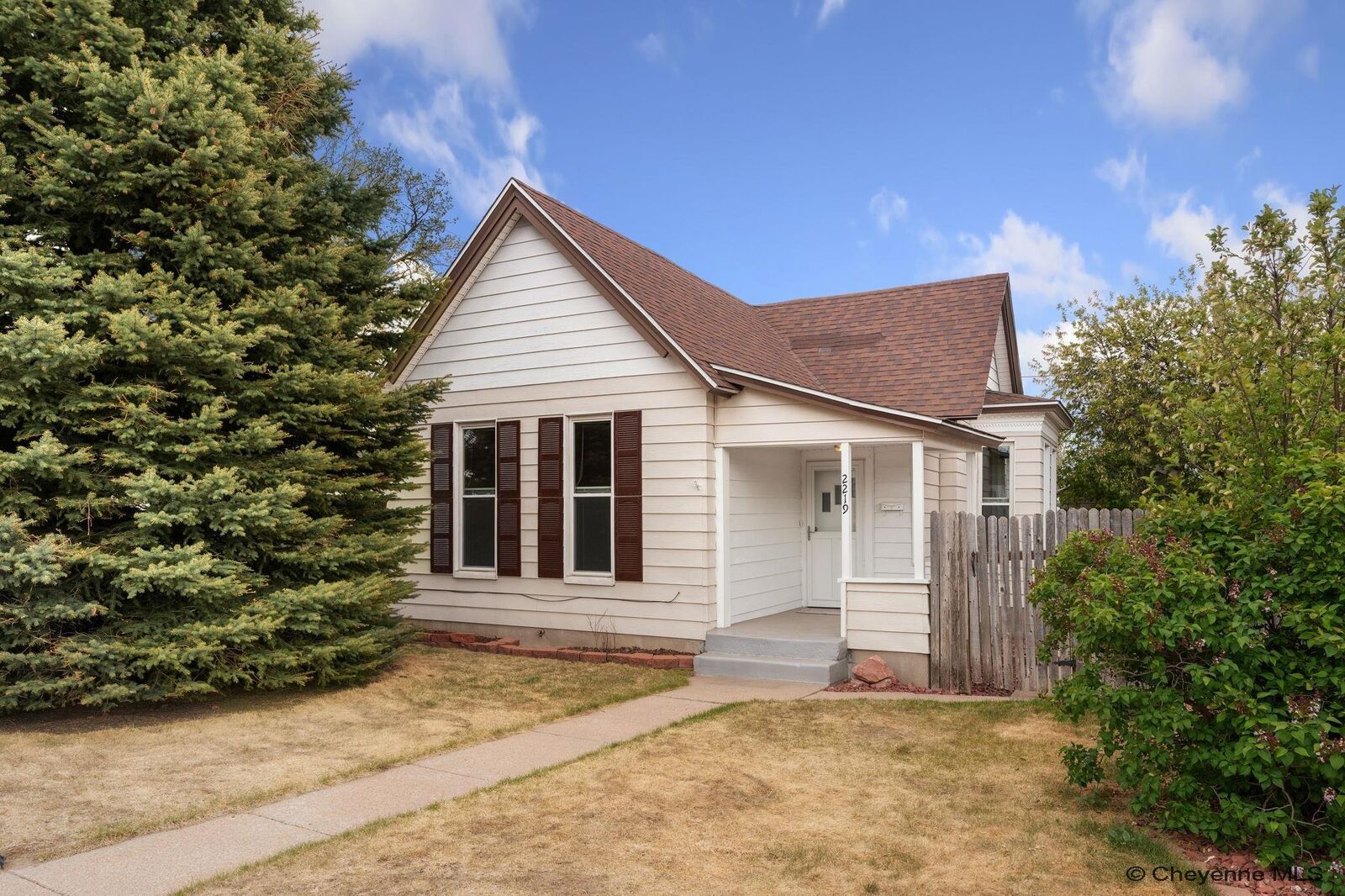 Property Photo: 2219 E 17th St WY 82001
