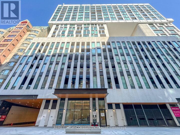 Property Photo:  238 Simcoe Street 2001  ON M5T 0E2 
