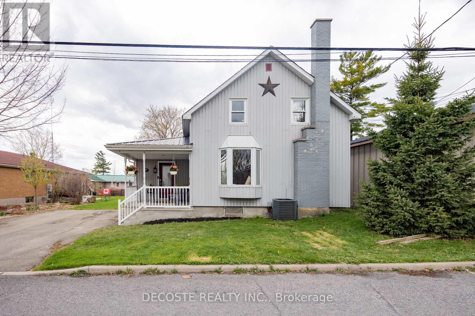 Property Photo:  30 Harrison Street  ON K0C 1A0 