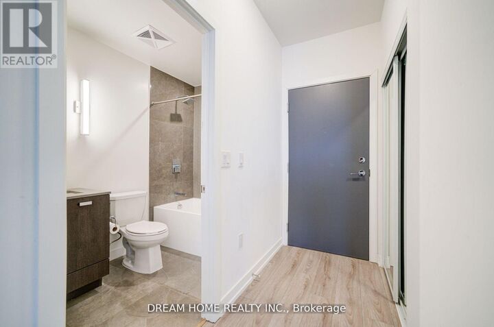 Property Photo:  10 De Boers Drive 1008  ON M3J 0L6 