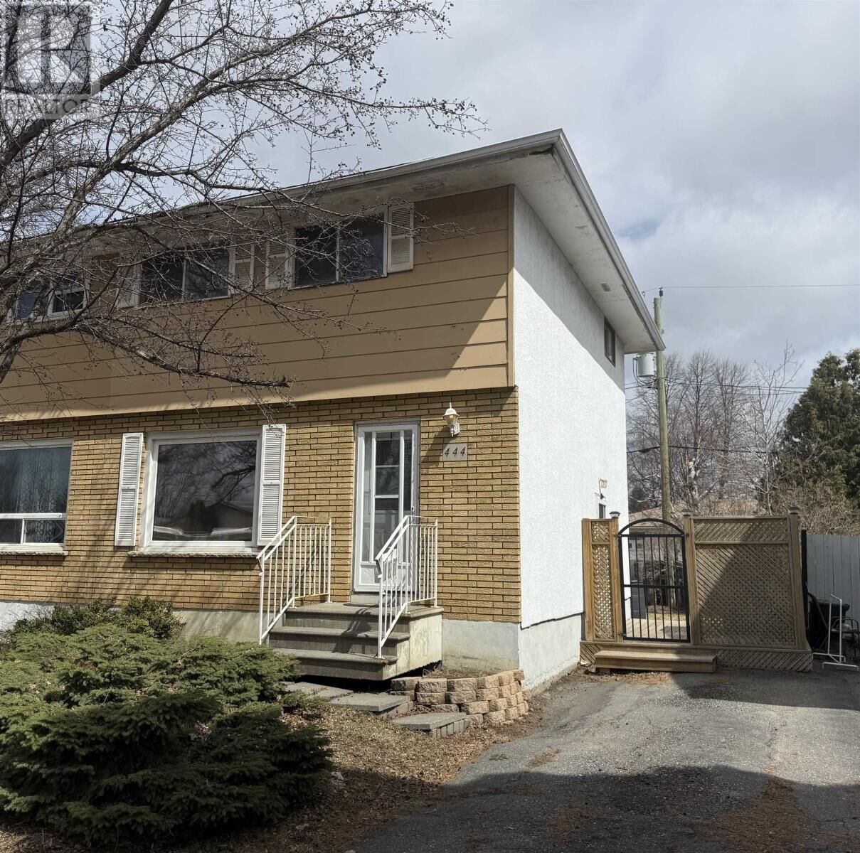 Property Photo:  444 James St N  ON P7C 4T2 