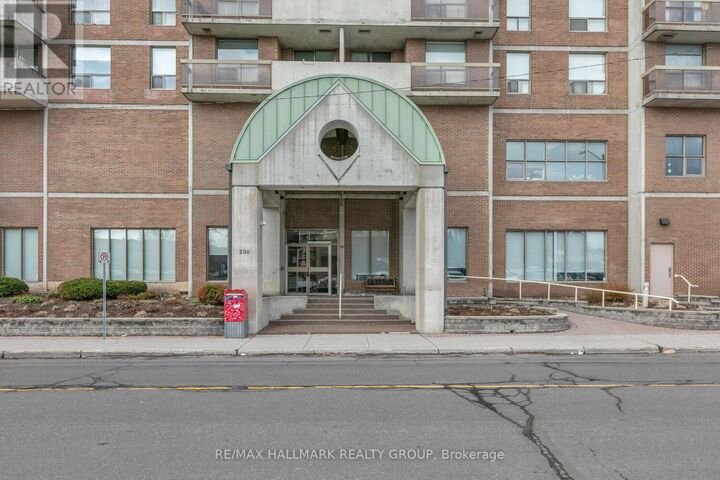 Property Photo:  200 Lafontaine Avenue East 401  ON K1L 8K8 