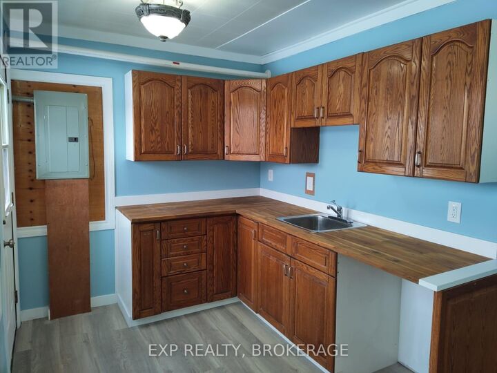 Property Photo:  16 Louis Street  ON K6V 4H5 