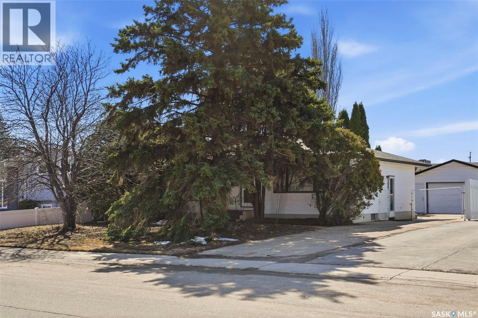 Property Photo:  218 Anderson Crescent  SK S7H 4C2 