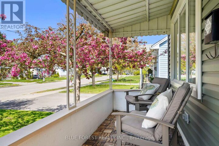 Property Photo:  88 Josephine Street  ON N5Z 3P3 