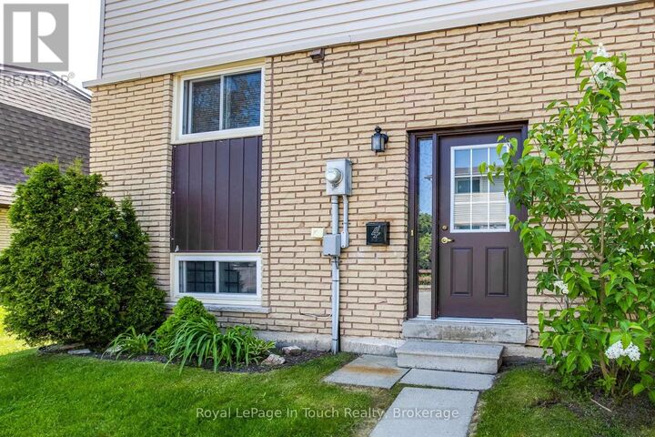 Property Photo:  233 Innisfil Street 4  ON L4N 3E9 
