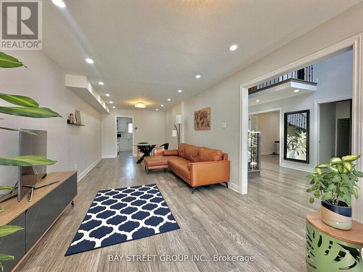 Property Photo:  1593 Wintergrove Gardens  ON L5M 3Z9 