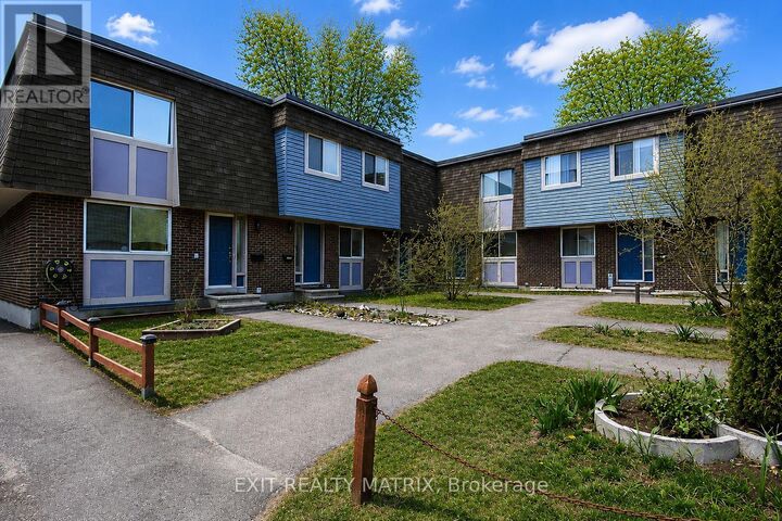 Property Photo:  2988 Fairlea Crescent  ON K1V 8T7 