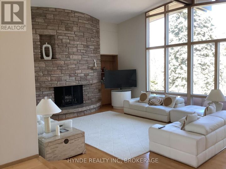 Property Photo: 24 Woodmount Dr Drive ON L2T 2X9