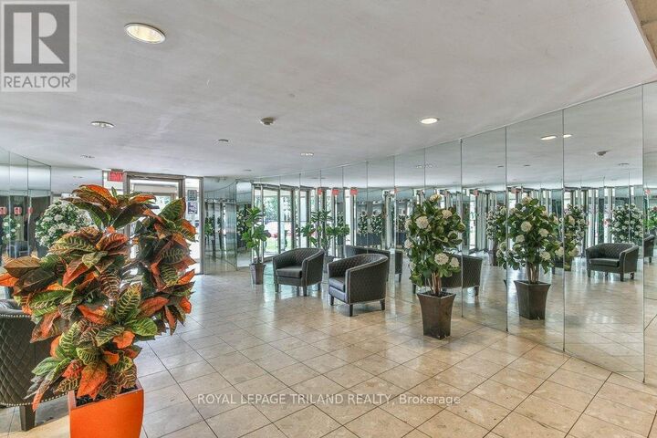 Property Photo:  570 Proudfoot Lane 907  ON N6H 4Z1 