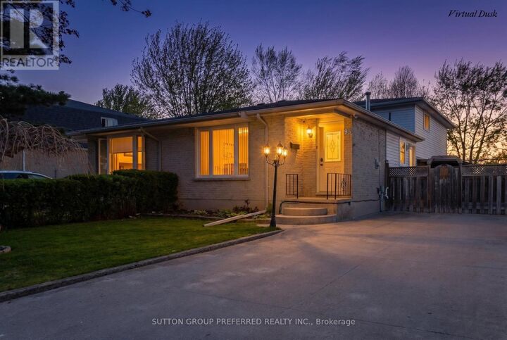 Property Photo:  95 Scotchmere Crescent  ON N6E 1Z9 