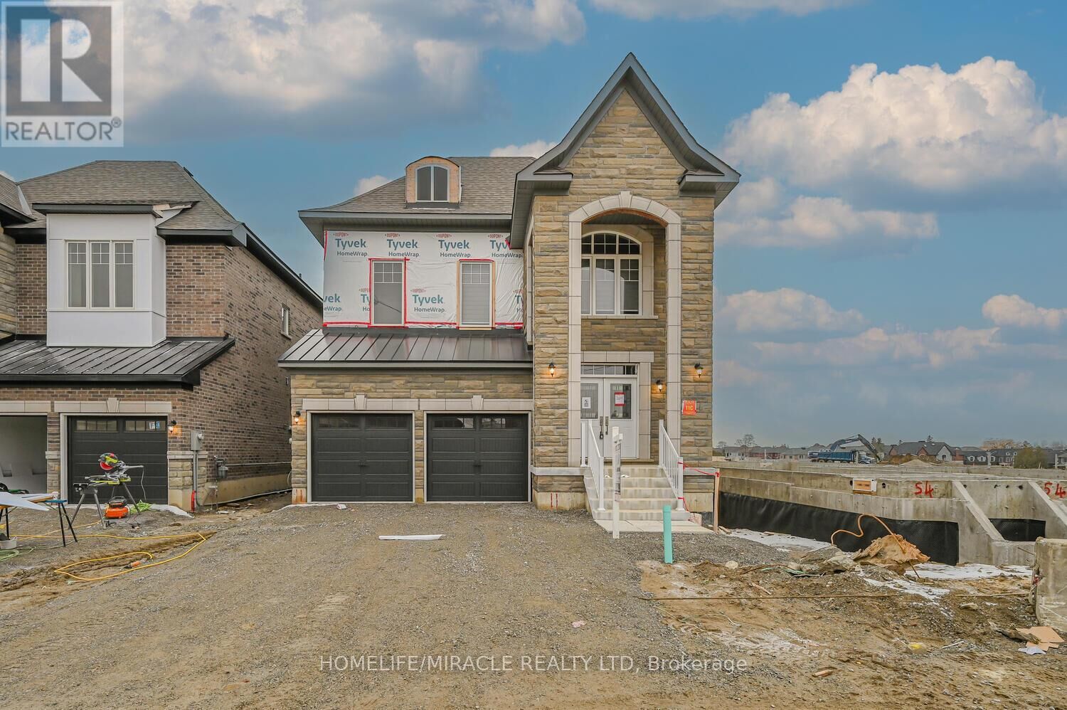 Property Photo:  47 Mapleton Street  ON L4E 1H5 