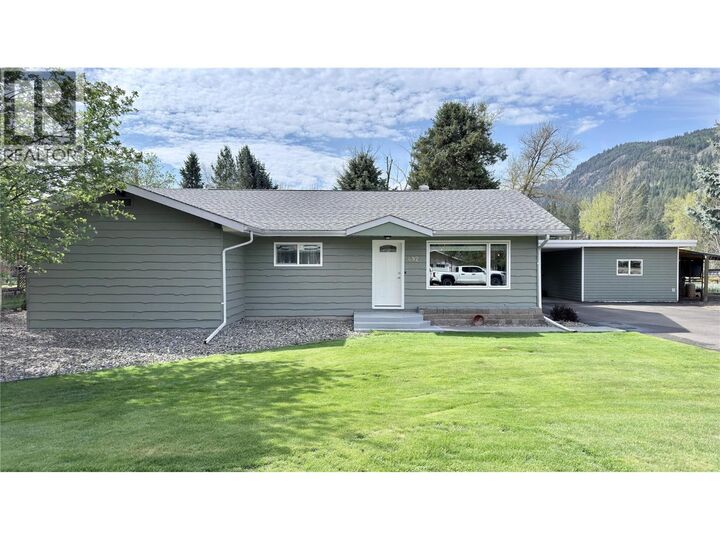 Property Photo:  492 Fourth Avenue  BC V0H 1M0 