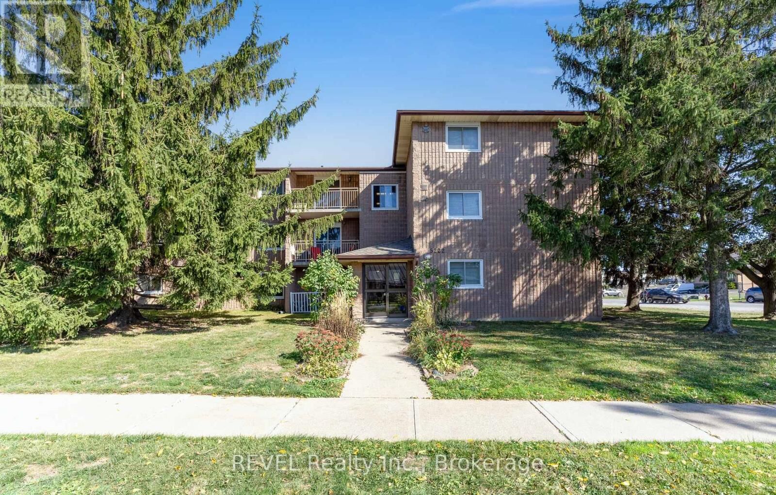 Property Photo:  5222 Portage Road 305  ON L2E 6B6 
