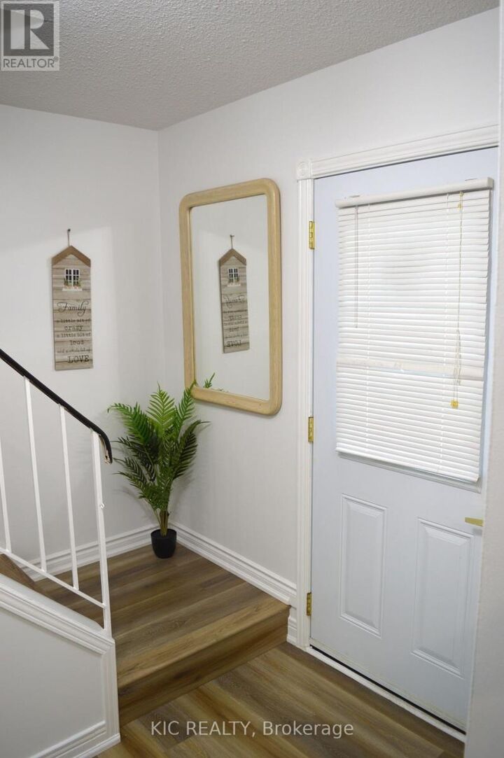 Property Photo:  93 Hansen Road North 6  ON L6V 3C8 