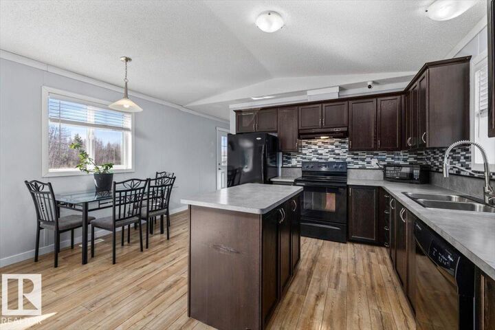 Property Photo:  5112 50 Street  AB T0E 1V0 