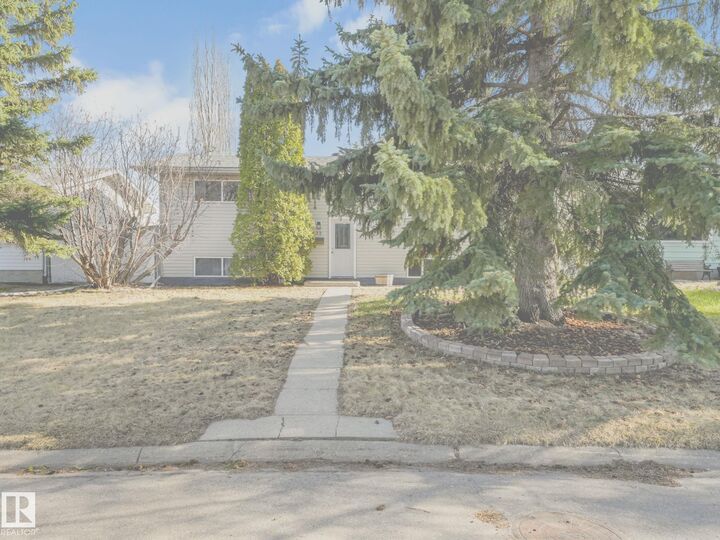 Property Photo:  32 Manor Drive  AB T7X 2G8 