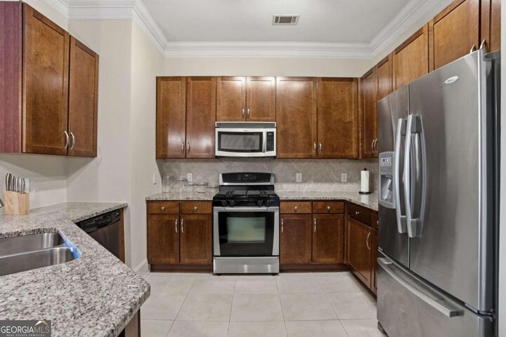 Property Photo: 3621 Vinings Slope SE 2425 GA 30339