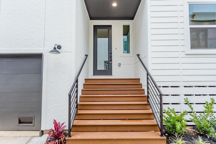 Property Photo: 1439 W 25th Street B TX 77008