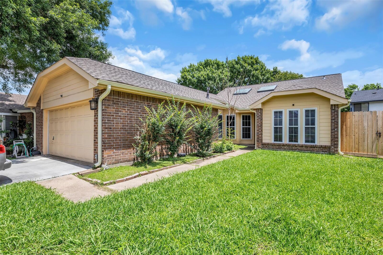 Property Photo:  3127 Westwick Drive  TX 77082 