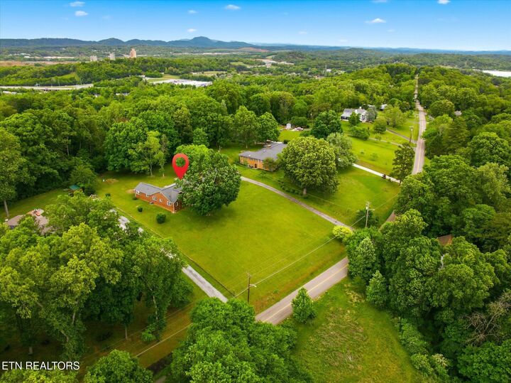 Property Photo:  5215 E Sunset Rd  TN 37914 