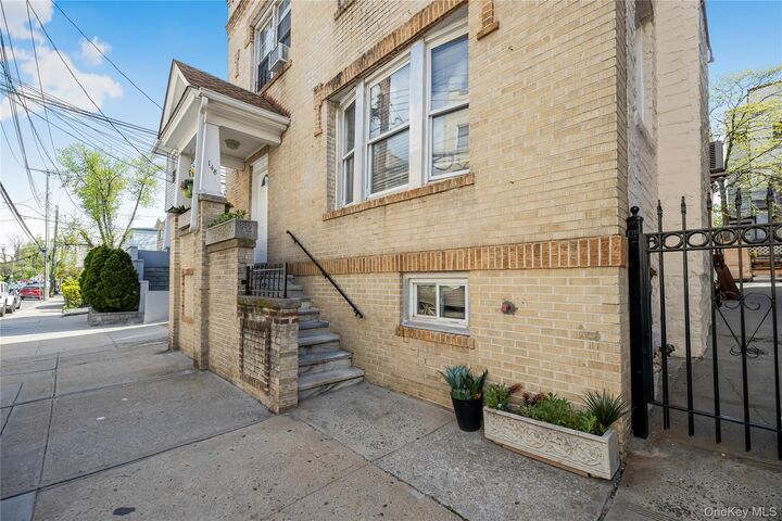Property Photo:  152 Livingston Avenue  NY 10705 