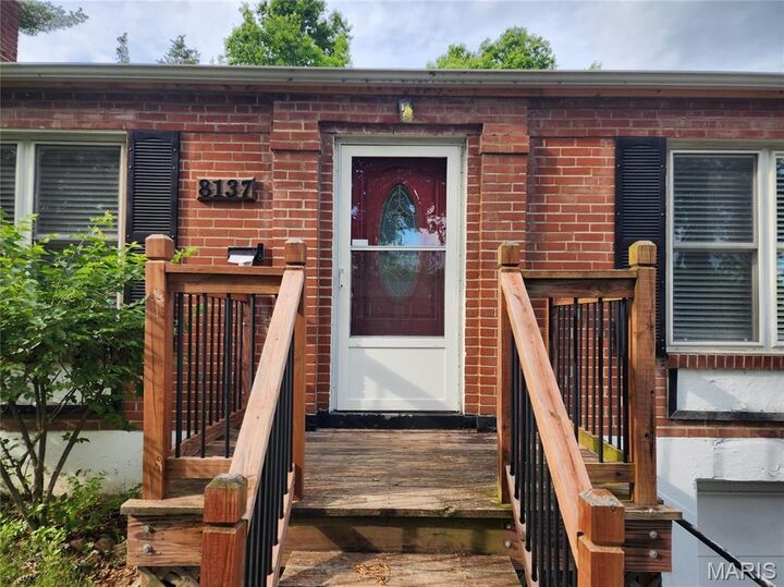 Property Photo: 8137 Vardaman Drive MO 63130