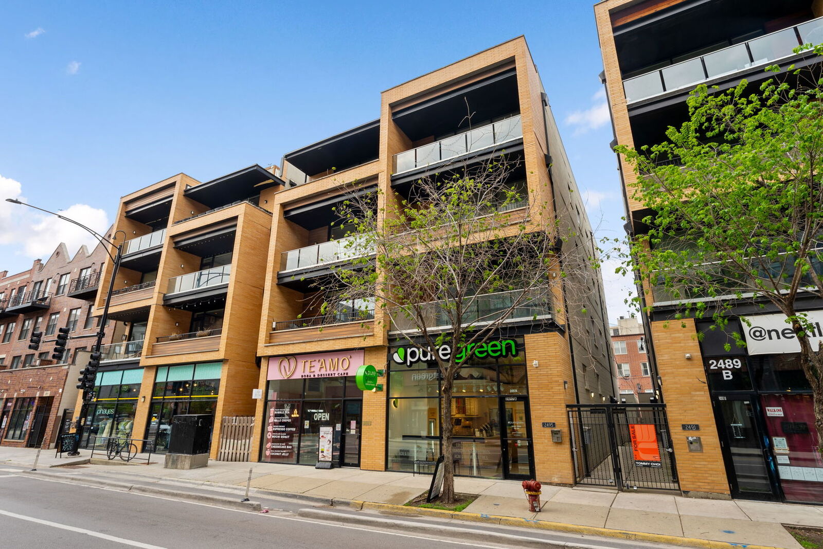 Property Photo:  2495 N Milwaukee Avenue 4N  IL 60647 