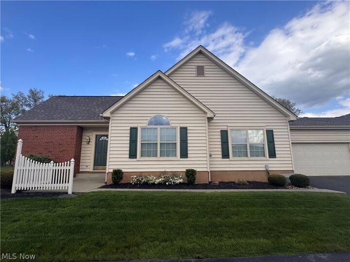 Property Photo:  216 Village Court  OH 44408 