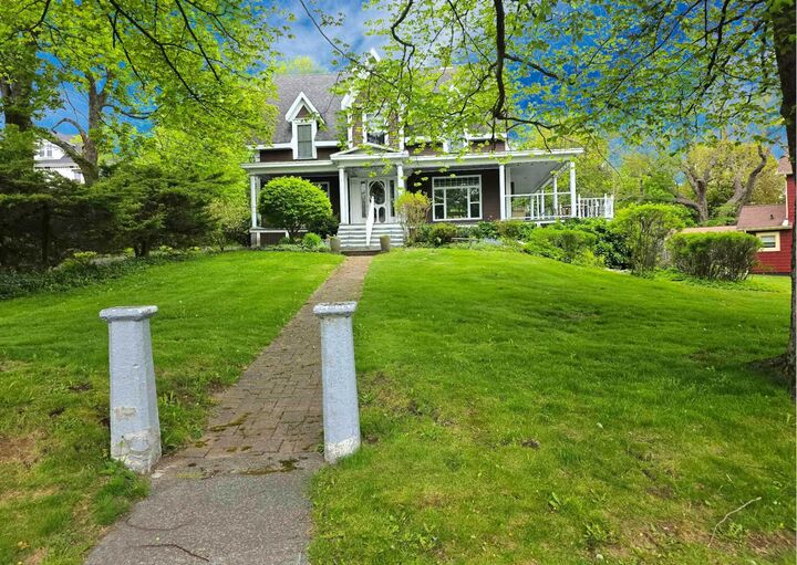 148 Crescent Street — photo 1
