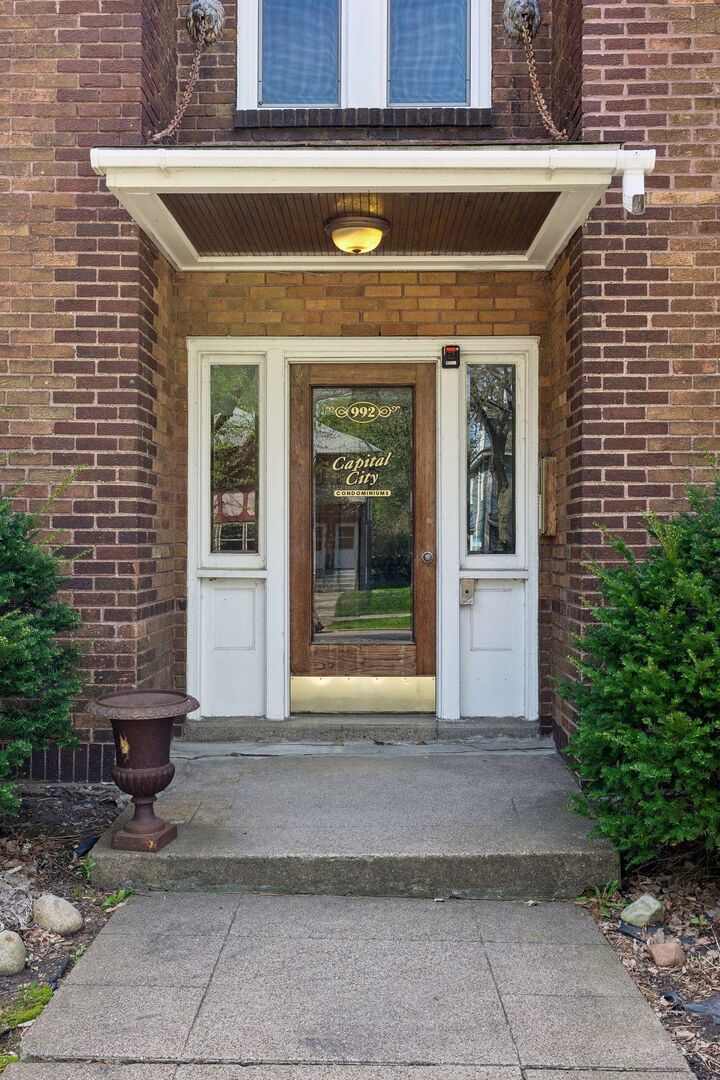 Property Photo:  992 Dayton Avenue 2  MN 55104 
