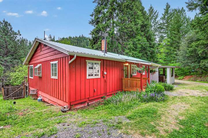 Property Photo: 181 Brimstone Road OR 97497