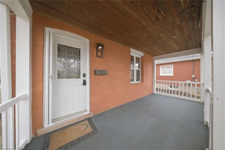 Property Photo:  188 Grand River Avenue  ON N3T 4X9 