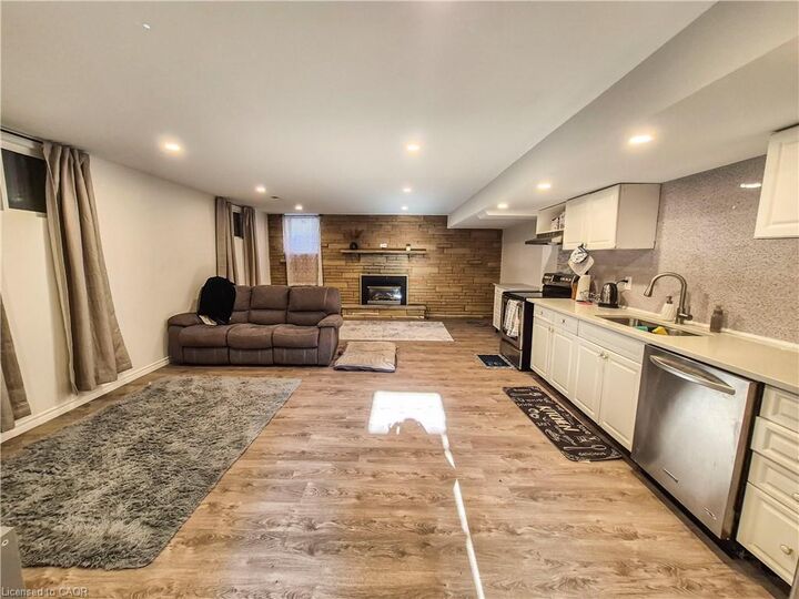 Property Photo:  11 Duncairn Avenue B  ON N2M 4S5 