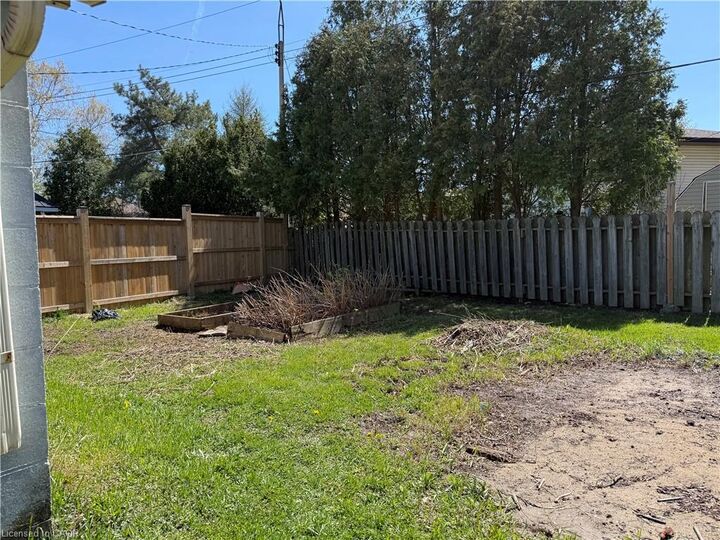 Property Photo:  46 Bobolink Road  ON L9A 2P4 