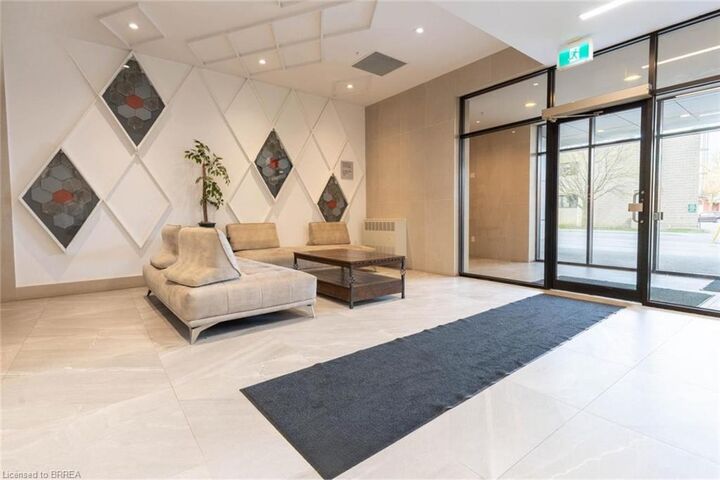Property Photo:  1 Wellington Street 817  ON N3T 2L3 