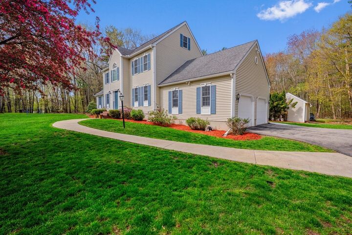 Property Photo:  10 Gates Farm Circle  MA 01832 