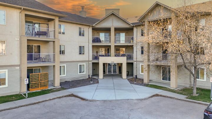 Property Photo:  3000 Citadel Meadow Point NW 207  AB T3G 5N5 